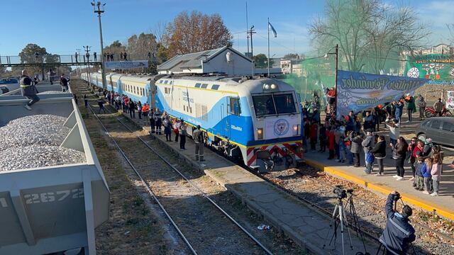 El tren de pasajeros ya está en San Luis y pronto emprenderá viaje con rumbo a Mendoza. Foto: Gentileza Pablo Anglat.