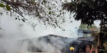 Incendio consumió una vivienda en Oberá.