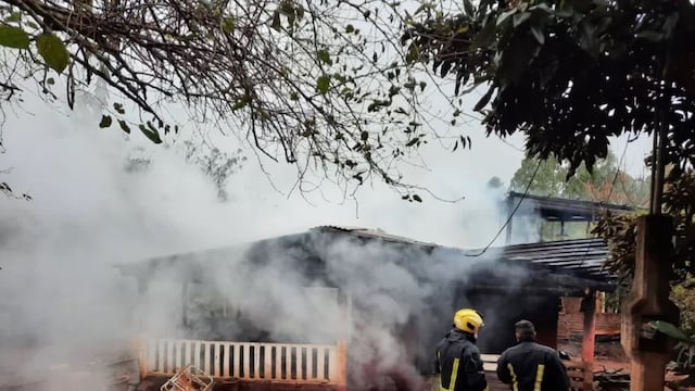 Incendio consumió una vivienda en Oberá.