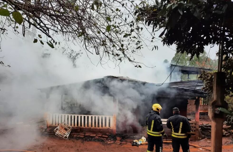 Incendio consumió una vivienda en Oberá