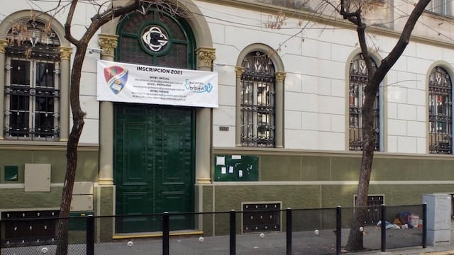 Explotó un experimento de una clase de química en un colegio de Palermo: hay 4 alumnos internados