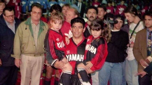 El club presentó al ídolo el 13 de septiembre de 1993 en el parque de la Independencia.