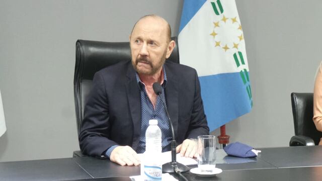 El gobernador, Insfrán anunció un aumento escalonado para estatales