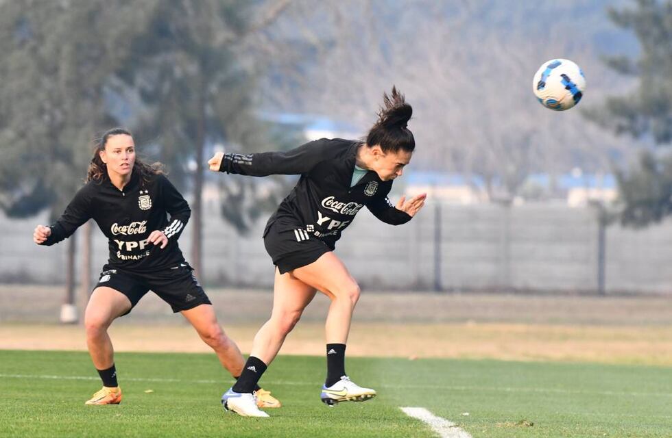 Las tandilenses Agustina Barroso y Romina Nuñez perdieron por goleada en la Copa América femenina