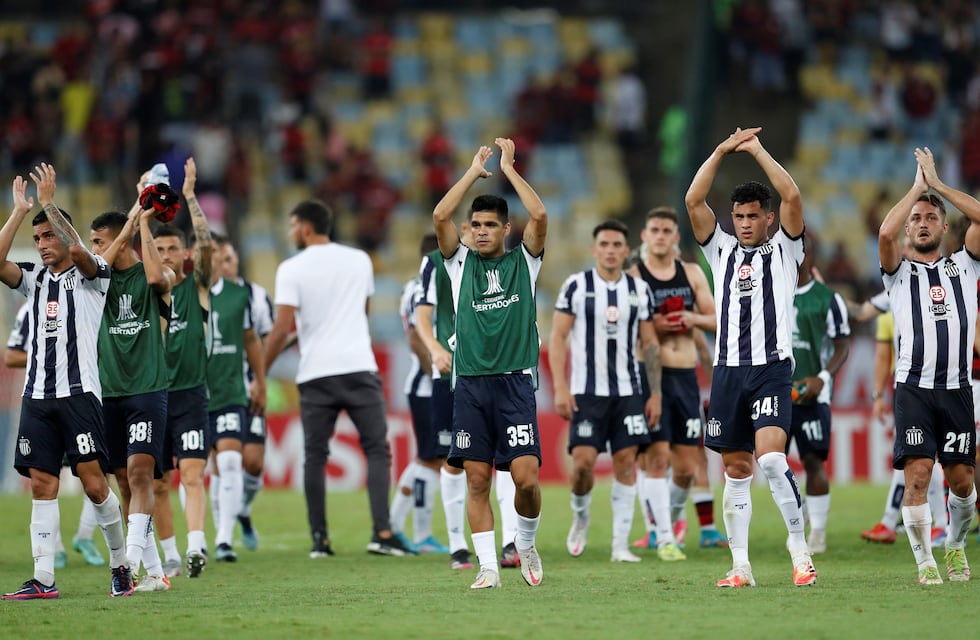 Video: la arenga de Pedro Caixinha a los jugadores de Talleres para enfrentar al Flamengo