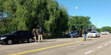 Operativo de control antidroga en Monte Comán con ayuda del perro Anahí.
