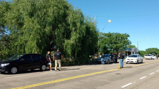 Operativo de control antidroga en Monte Comán con ayuda del perro Anahí.