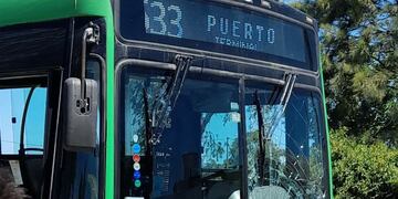 Gabriela (35) conducía una moto y llevaba a su hija de 2 años abordo cuando fue embestida por un micro de la línea 533