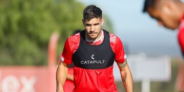 Tirate un paso Tano. Gabriel Graciani, de los más efectivos en Instituto. Y con gran festejo (Prensa IACC).