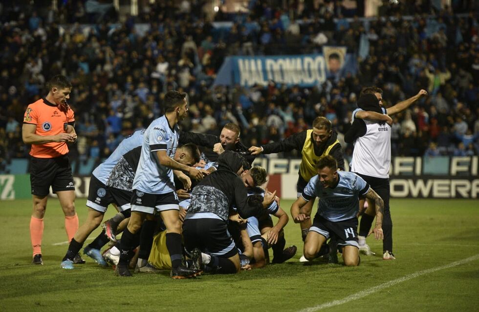 Guillermo Farré y el festejo de los goles de Belgrano, como un hincha más
