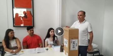 Elecciones 2023: el intendente de Posadas, “Lalo” Stelatto, emitió su voto.