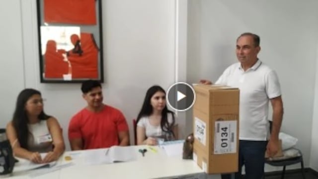 Elecciones 2023: el intendente de Posadas, “Lalo” Stelatto, emitió su voto.