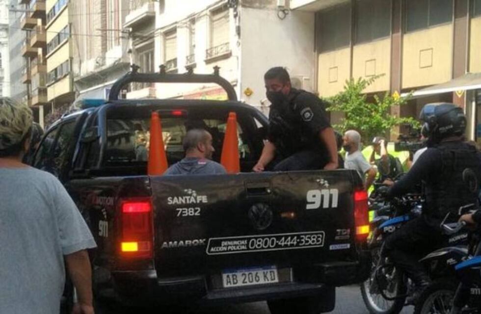 Video viral de operativo de tránsito en Rosario: detienen a dos policías