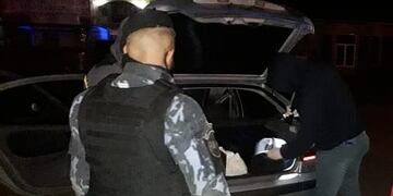 El sujeto arribó al control vial en un Renault Megane.