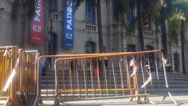 Con vallas en la zona céntrica, la Policía evitará festejos tras el partido entre Argentina y Brasil (José Hernández).