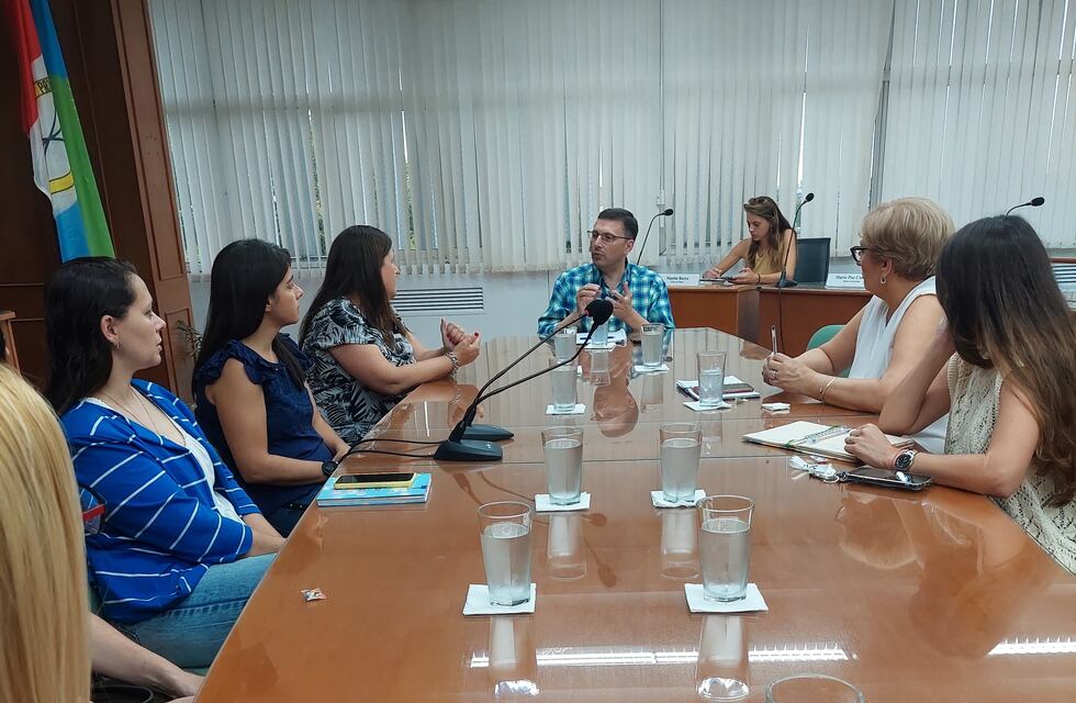 Reunión en el Concejo por los bancos de 1° año de la secundaria