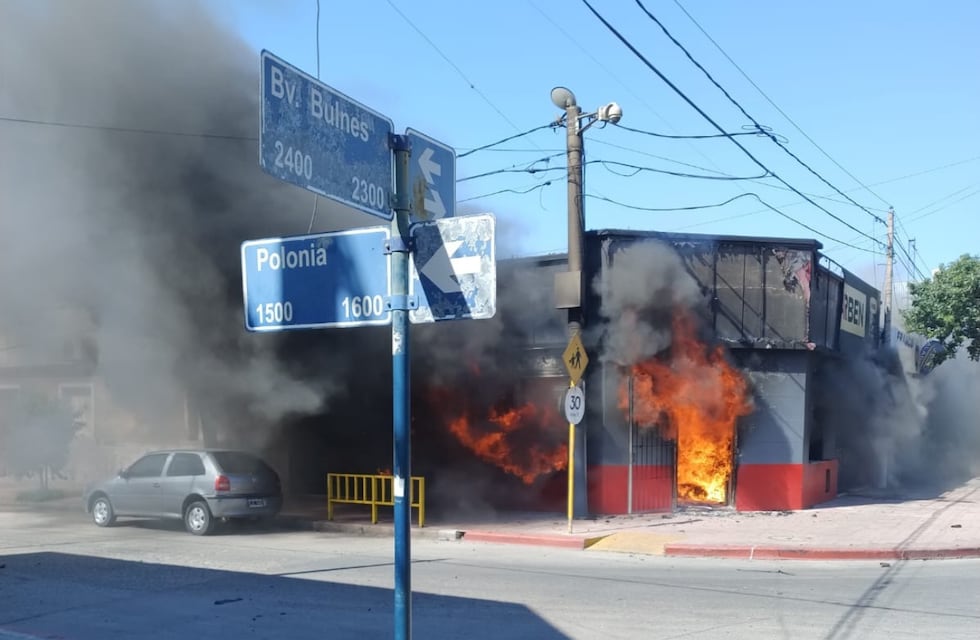 Se incendió una famosa pinturería de Córdoba y hay tristeza entre los vecinos