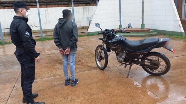 La policía recuperó su motocicleta antes de que se diera cuenta que le fue robada.