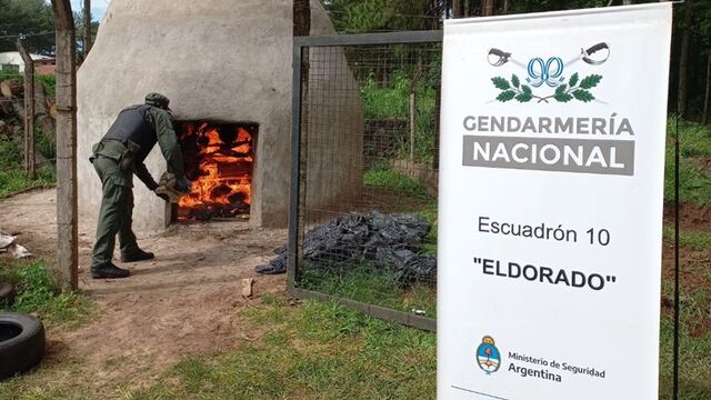 Efectivos de Gendarmería Nacional procedieron a incinerar más de seis toneladas de droga en Eldorado.
