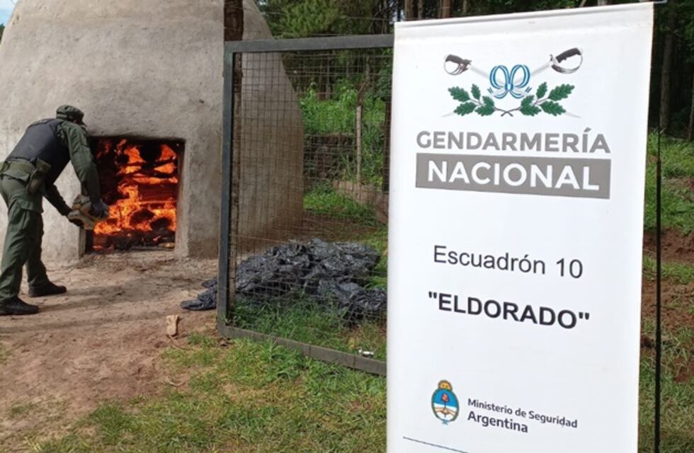 Efectivos de Gendarmería Nacional procedieron a incinerar más de seis toneladas de droga en Eldorado
