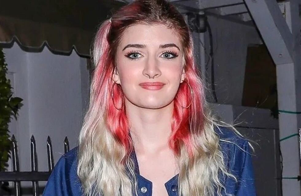 El día que Sami, la hija de Charlie Sheen, sorprendió a sus seguidores en microbikini, de espaldas y dándose una ducha