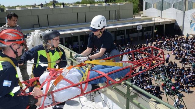 Gran despliegue en edificios para llevar adelante el simulacro de sismo en Mendoza, como parte de los operativos de prevención.