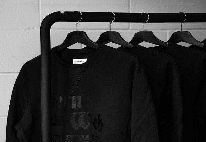 Otros colores suman decisión y carácter sin perder elegancia, ideal para quienes buscan destacar sin agresividad.