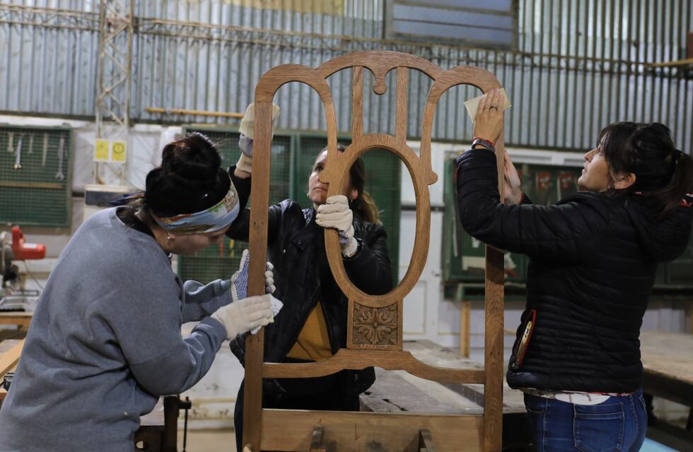 Convocatoria para el curso de restauración de muebles