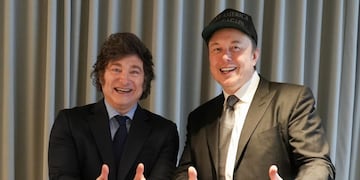 Javier Milei se reencontró con Elon Musk y le regalo un polémico presente: “Llegó la motosierra”