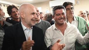 Los festejos de Marcelo Orrego, electo gobernador en San Juan en su bunker y con su padrino político Horacio Rodríguez Larreta. Gentileza: Clarín.