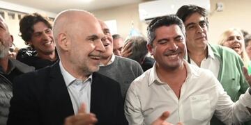 Los festejos de Marcelo Orrego, electo gobernador en San Juan en su bunker y con su padrino político Horacio Rodríguez Larreta. Gentileza: Clarín.