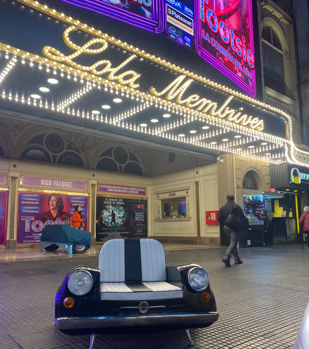 De diseñar en un boceto a crear sillones para obras de teatro en calle Corrientes: la historia de Jonatan