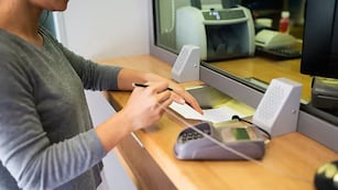 Empleados bancarios en Argentina.