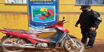 Efectivos policiales recuperaron una motocicleta robada en Comandante Andresito.