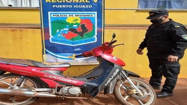 Efectivos policiales recuperaron una motocicleta robada en Comandante Andresito.