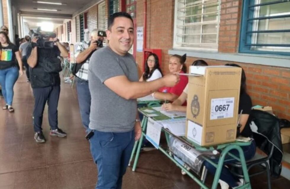 Elecciones 2023: emitió su voto en Posadas Alberto Arrúa