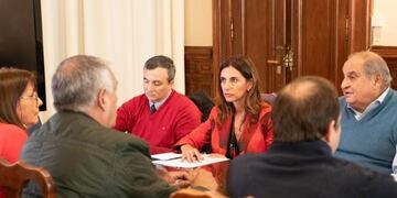 Comenzaron las reuniones paritarias entre representantes de los gremios docentes y el gobierno provincial
