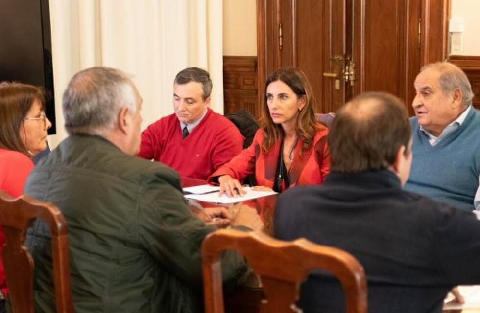 Comenzaron las reuniones paritarias entre representantes de los gremios docentes y el gobierno provincial
