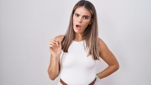 Pensó que le hacían un descuento por su belleza, se enteró del verdadero motivo y se volvió viral.