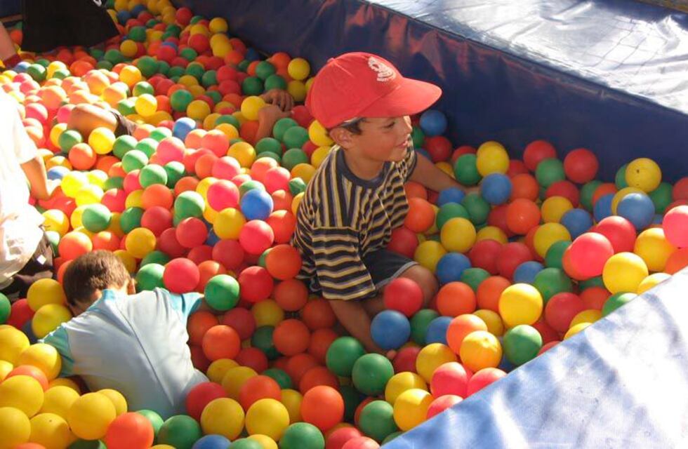 Habilitan jardines, peloteros, deportes bajo techo y eventos religiosos en La Pampa