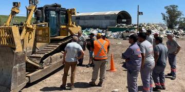 Capacitación sobre el uso del topador en el Relleno Sanitario