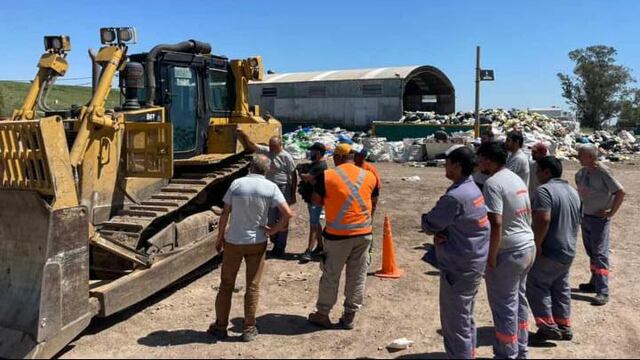 Capacitación sobre el uso del topador en el Relleno Sanitario