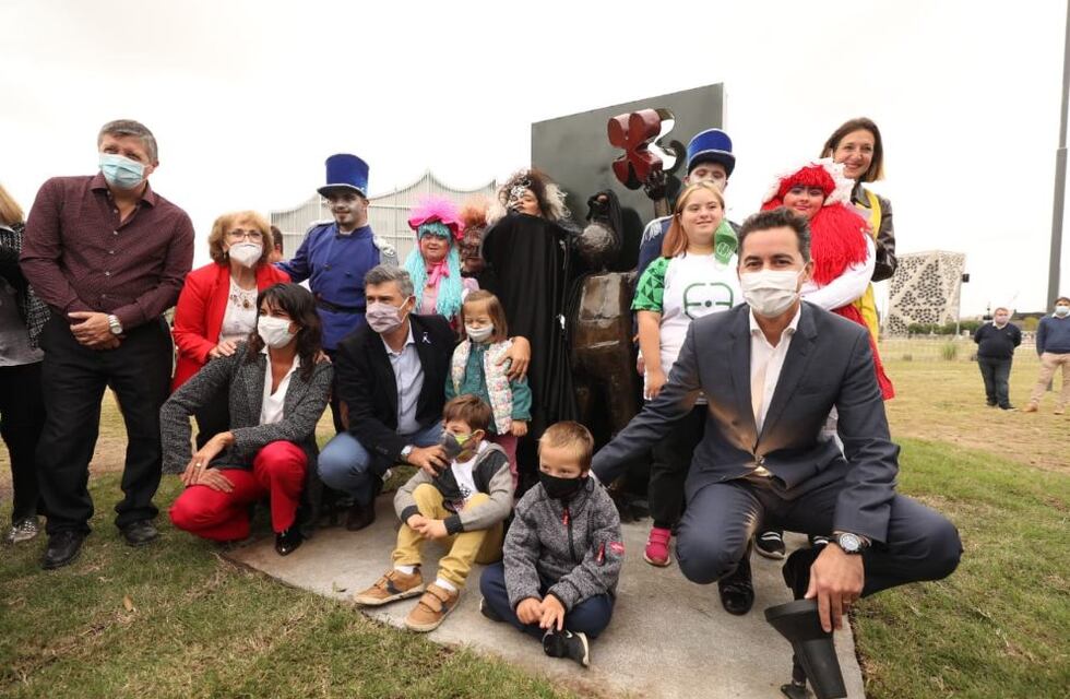 Día Mundial de las Personas con Síndrome de Down: inauguraron una escultura