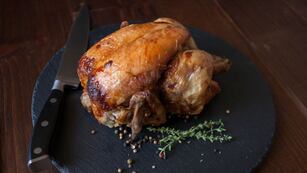 Cuáles son los trucos para cocinar un pollo sabroso.