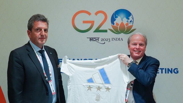 Cambio de proyecciones: el Banco Mundial pronosticó que Argentina no crecerá en 2023. En la foto, Sergio Massa con el director del Banco Mundial, Axel Van Trotsenburg. (Archivo)