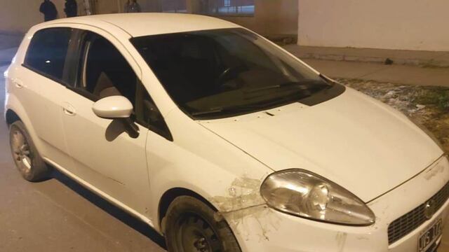 El Fiat Punto en el que se movilizaban los asaltantes.