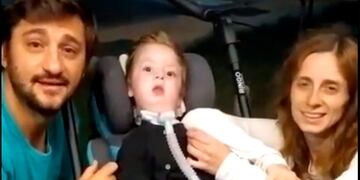 Los padres celebraron la noticia en redes sociales junto a su pequeño hijo "Lolo". (Captura de video)