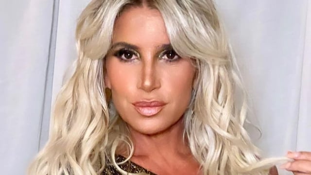 Florencia Peña conquistó en microbikini.