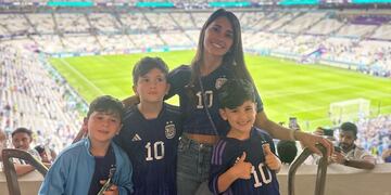 La familia fue a ver el partido de Argentina con México en Lusail.