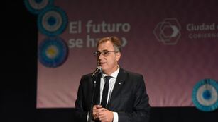 Luis Castellano encabezó el acto oficial por el 25 de Mayo